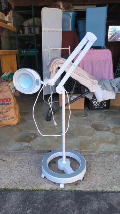 Special work light $49 Moving quick sale. As soon as possible $80.00 Special work light Works perfec...