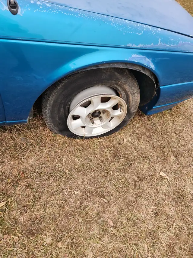 1994 Ford Thunderbird448294787293521921