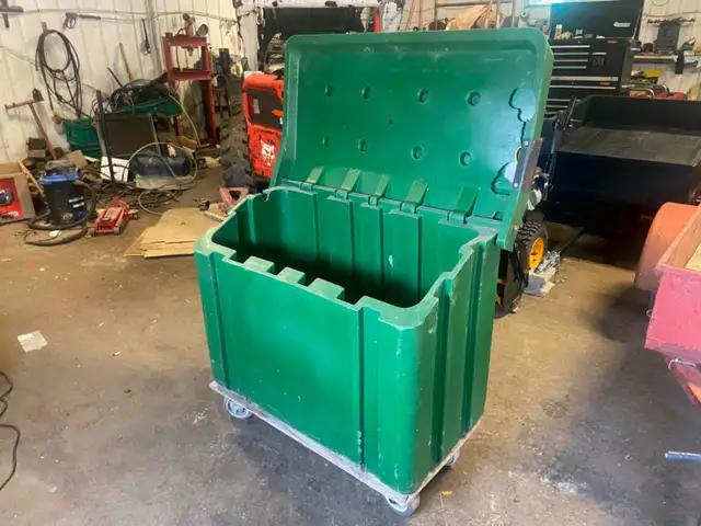 Rolling Feed Bin - 42" x 21"525760312241694726