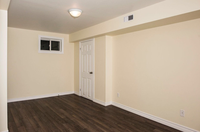 Newly Renovated Private 2 Bedrooms Basement Apartment For Rent in Room Rentals & Roommates in Markham / York Region - Image 3