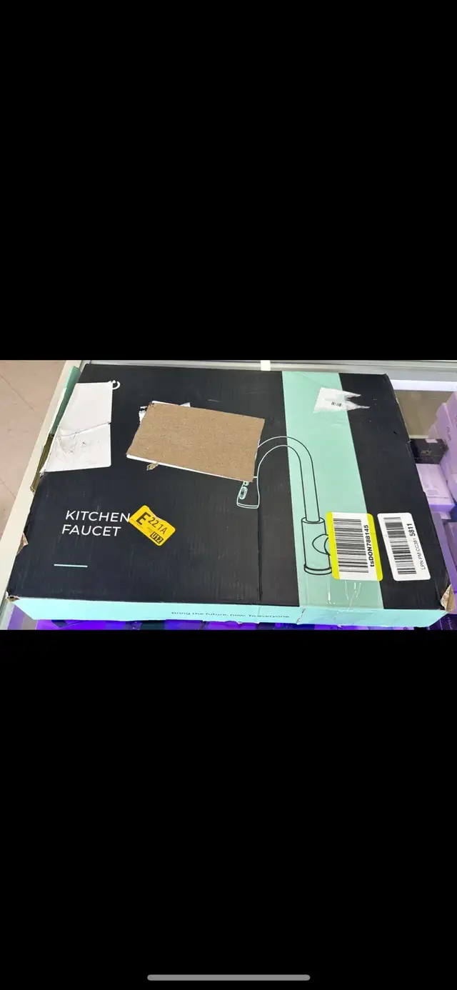 Kitchen Faucet with Pull Down Sprayer, High Arc Single Handle Ki in Painting & Paint Supplies in Hamilton - Image 8