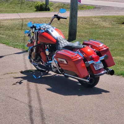2013 Roadking 103 CI 52000km New solo seat and bib Comes with original seat with driver and passenge...