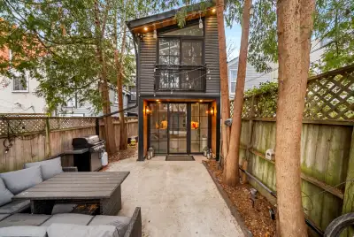 Beautiful modern victorian home in downtown Toronto, Cabbagetown South. Fully furnished and set up f...
