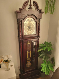 Key wound grandfather clock 