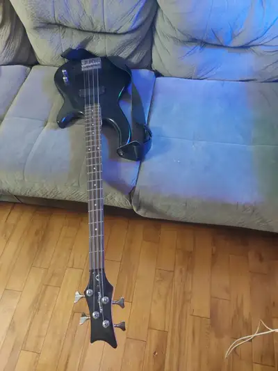 Basse Dean Playmate, View more