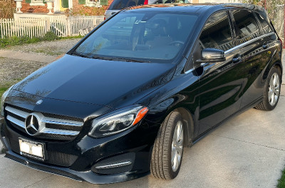 2017 Mercedes B250 AWD with extra set of alloy rims