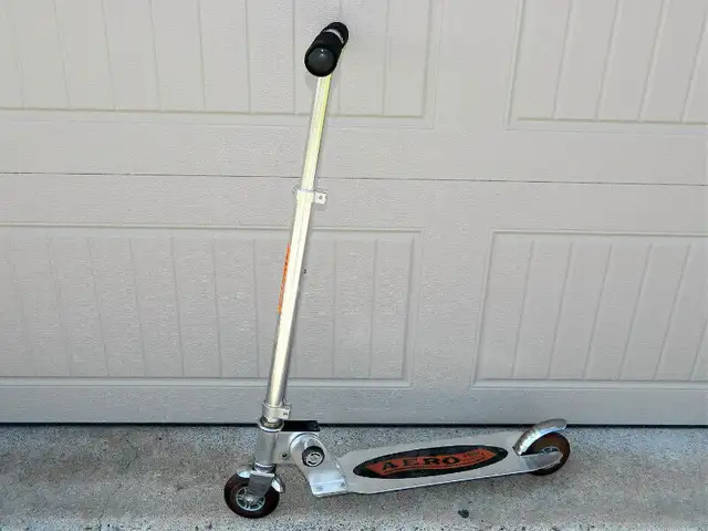 Vintage Radio Flyer Retro Style Red Wood Deck Kid Twist Scooter in Toys & Games in Oshawa / Durham Region - Image 6