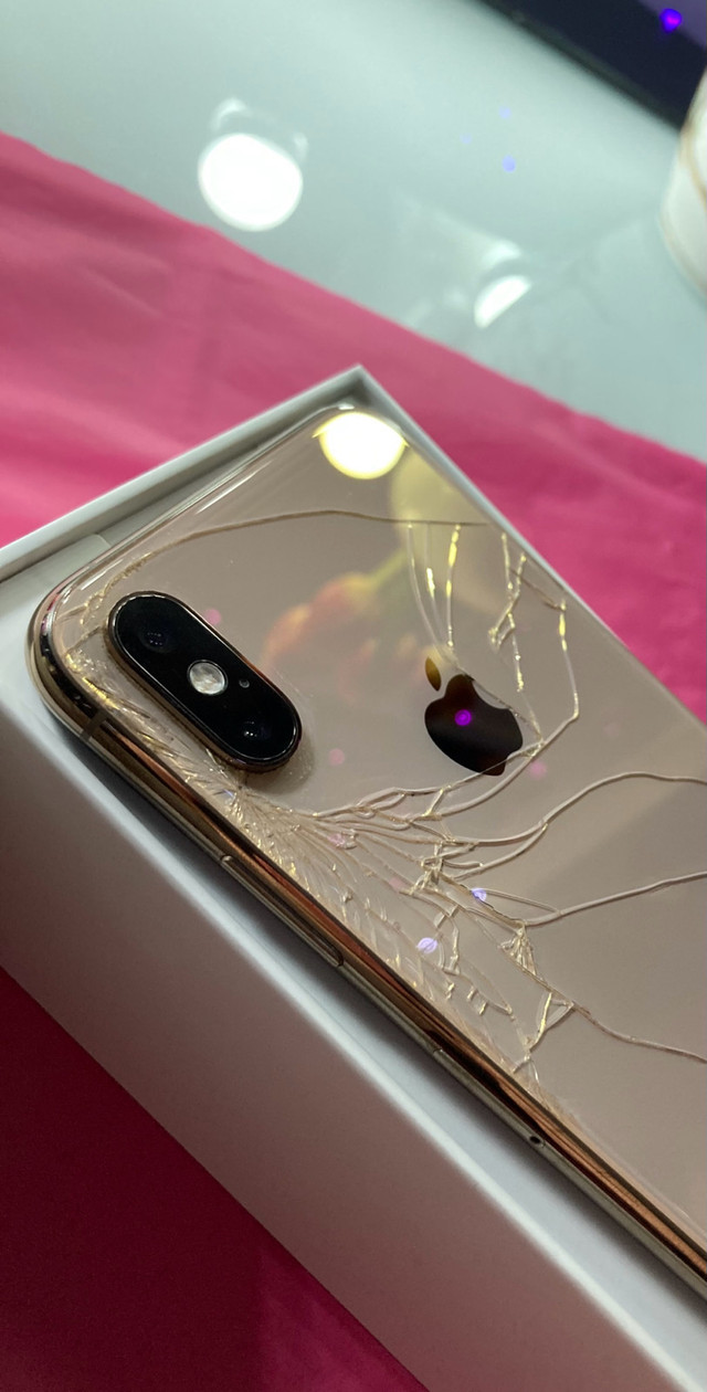 Gold iPhone XS  in Cell Phones in Cranbrook - Image 3