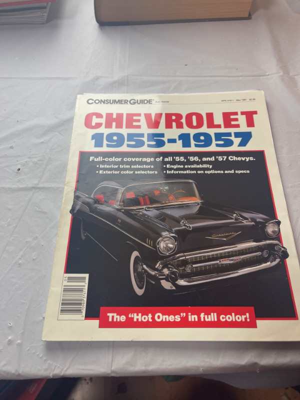 THE HOT ONES IN FULL COLOR 55-57 CHEVROLET CONSUMER GUIDE #1529 dans Art et objets de collection  à Ville d’Edmonton