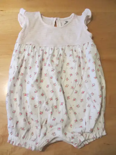 Une pièce d'été bébé fille 18-24 mois (Baby Gap) (C165), View more