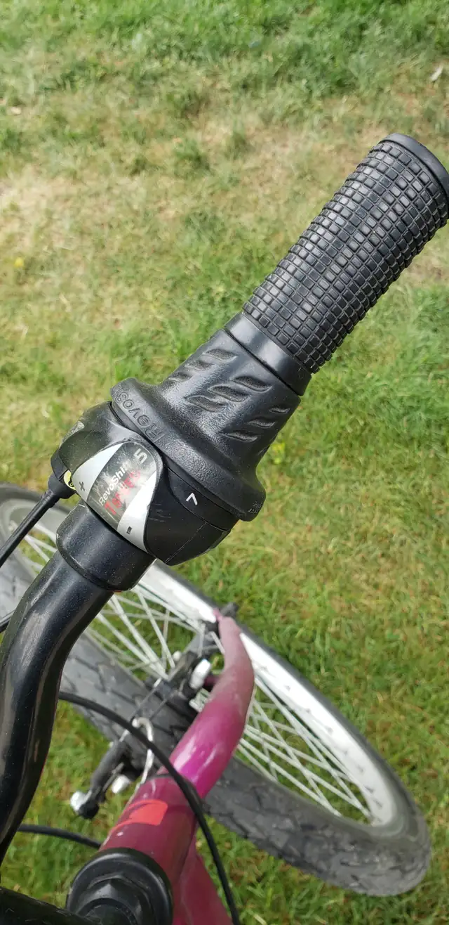 Girls Garneau bike in Mountain in Calgary - Image 4