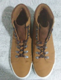 Old Navy - Tan Snow Shoes (Pre-owned)