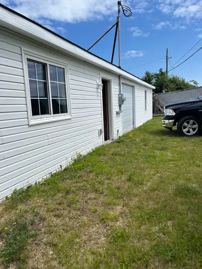 Garage listing for Rent Newly renovated 850 square foot heated garage for lease. 52’Lx 16’Wx 8’H Exc...