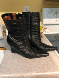Women’s leather boots