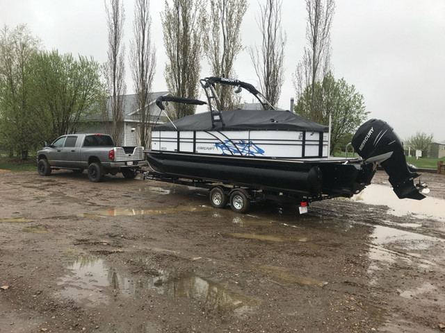 2017 Starcraft Tri-toon, 250HP Verado, Wake tower and enclosure in Powerboats & Motorboats in Edmonton - Image 2