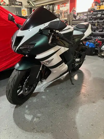 2008 kawasaki zx6r all maintanance up to date,all fresh fluids tune up with spark plugs/valve adjust...