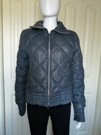 Tommy Hilfiger Women size small quilted puffer winter jacket EUC