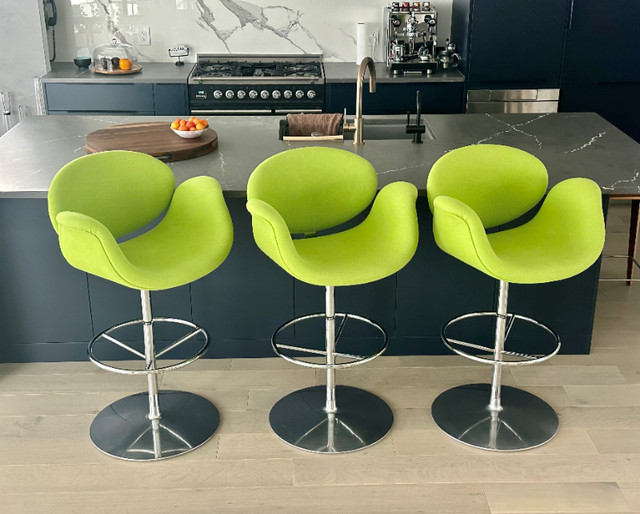 Pierre Paulin Tulip Chairs Set of 3 counter height green modern in Dining Tables & Sets in Ottawa - Image 3