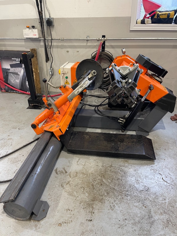 TMG Industrial 26” Heavy Duty Truck Tire Changer, 63” Tire Capac