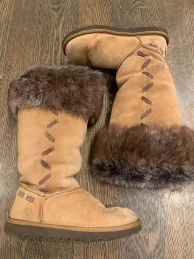 Hi there, Selling a good condition pair of woman’s UGG Rosana chestnut winter boots in size 6. These...