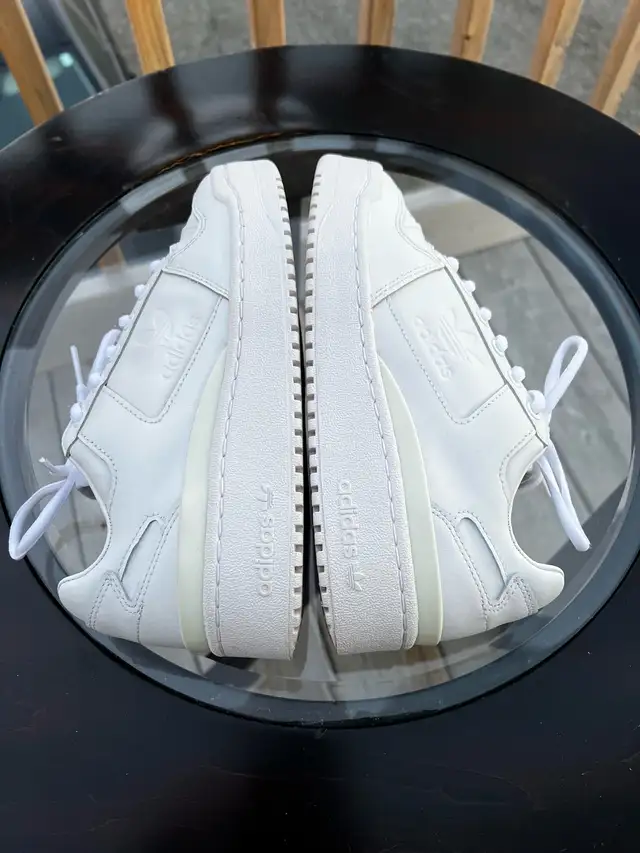 Adidas Forum Bold Triple White Logo Women's Sneakers 7.5 sz in Women's - Shoes in Cape Breton - Image 9