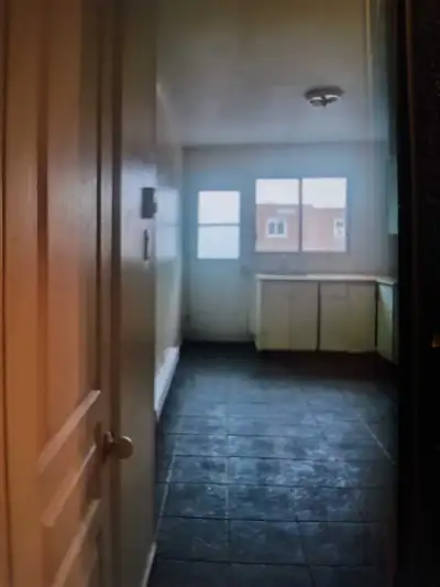 Un beau logement 4 1/2 qui se trouve dans une quartier près de tous les services . pour réserver :51...