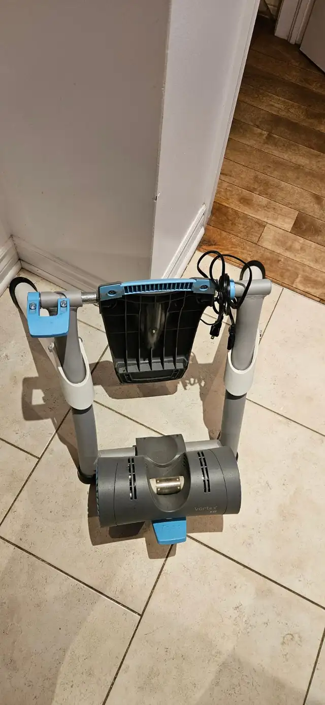 Tacx - Support intérieur pour vélo et roue d'entrainement in Road in Lanaudière - Image 3