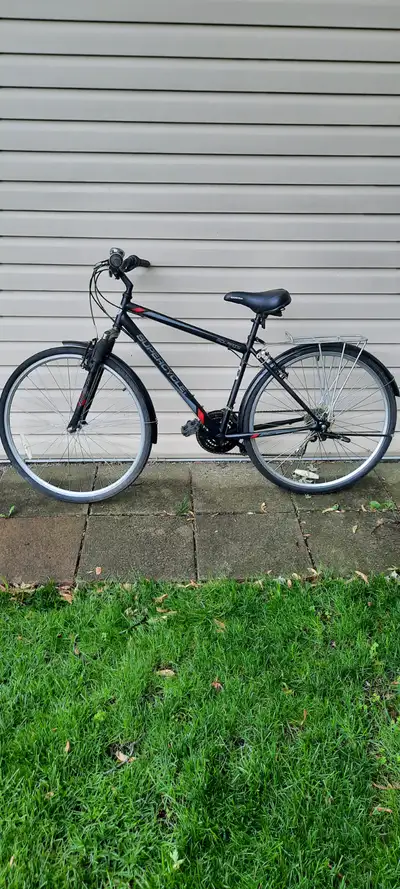 SUPERCYCLE SOLARIS 18 SPEED COMMUTER BIKE, FRONT SHOCKS, 700 TIRES, 18 INCH FRAME, KICKSTAND, CARRIE...