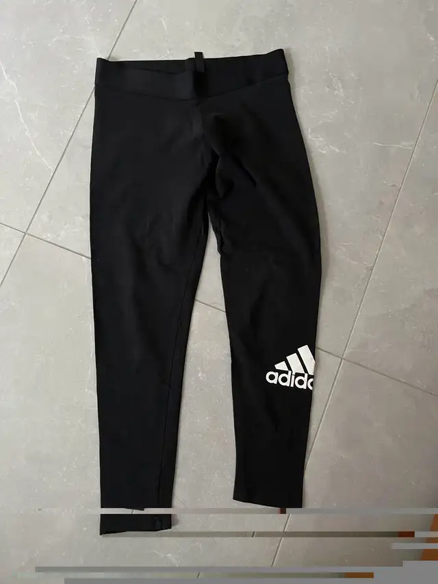 adidas leggings  in Women's - Bottoms in Mississauga / Peel Region - Image 3