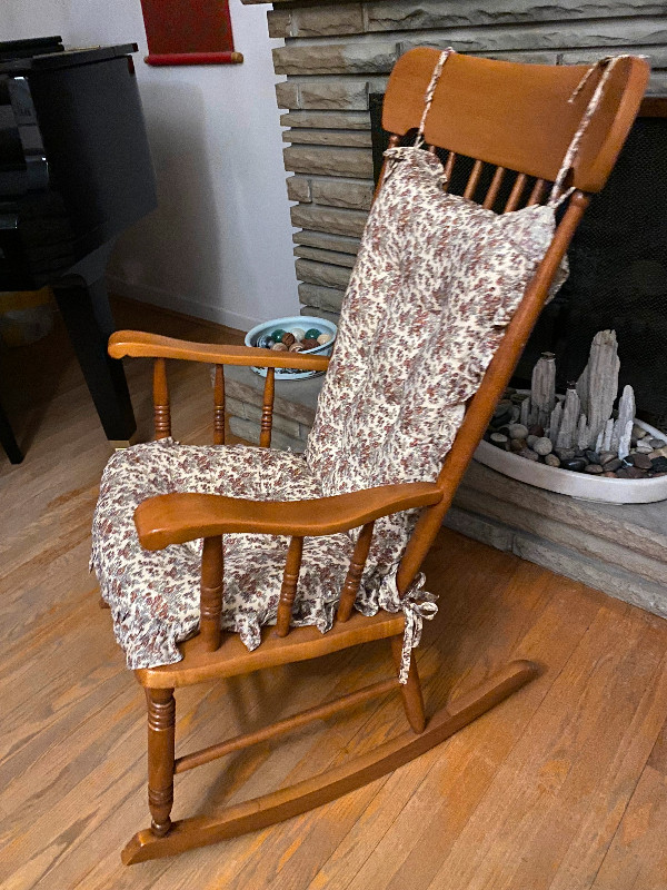 Wooden rocking chair in Chairs & Recliners in City of Toronto