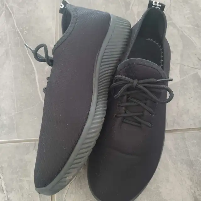 Women's sport shoes- size 7 in Women's - Shoes in Mississauga / Peel Region - Image 5