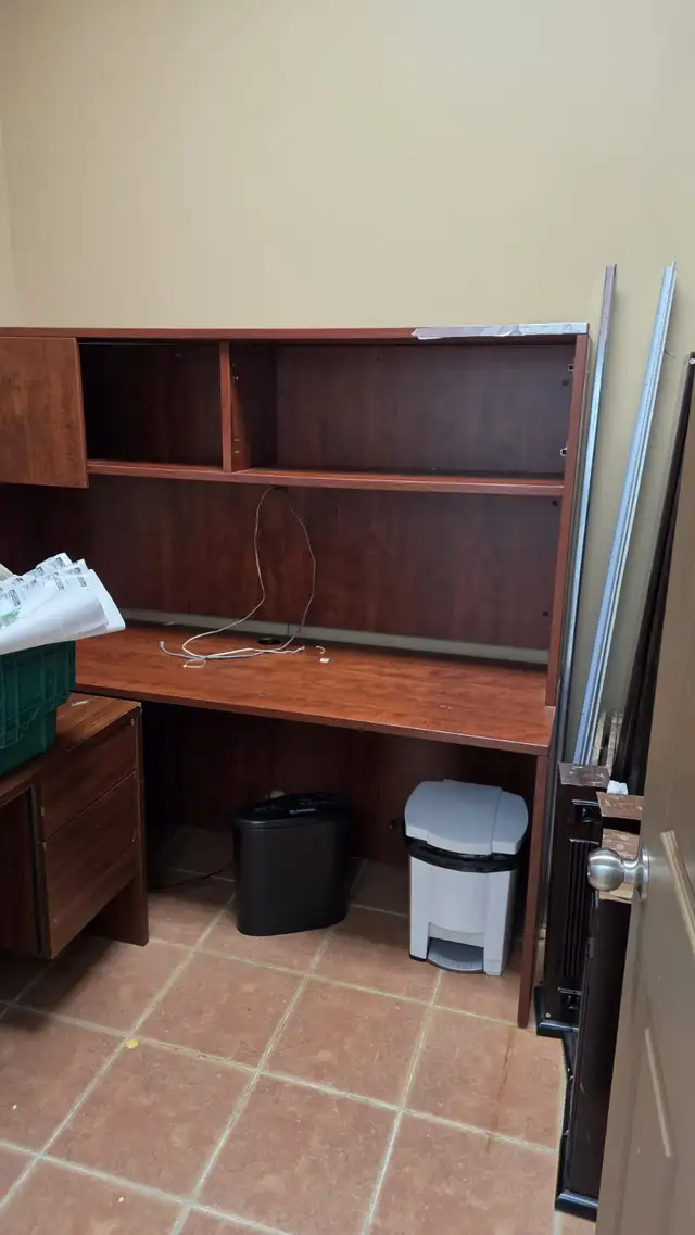 Office Equipment in Desks in Mississauga / Peel Region - Image 10