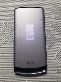 LG  Flip Phone ( UNLOCK )