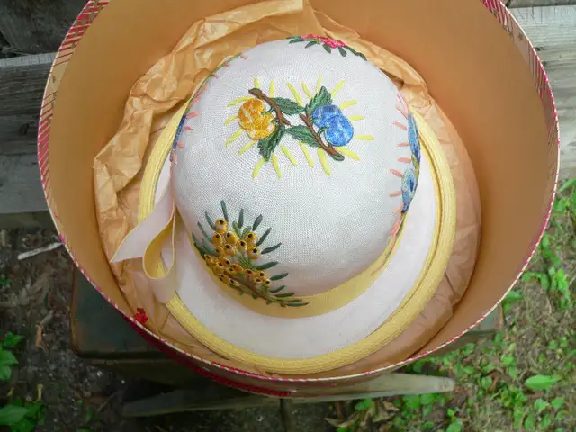 beau chapeau antique # 12757 in Arts & Collectibles in Lanaudière - Image 3