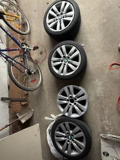 Selling a set of BMW rims and tires, the tire size is 225/45 R17 3 used tires 4 rims
