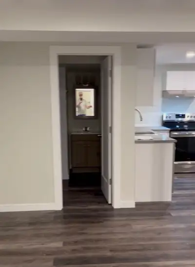 1 bedroom basement apartment located in heart of Orleans.5 min walking distance to Place D’’Orleans....