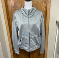 Grey bench jacket with zipper pockets 