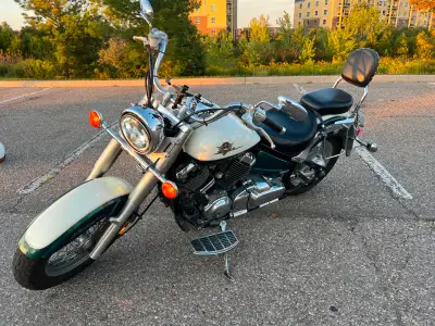 This 1999 Yamaha V Star 650 Classic is a perfect cruiser for anyone looking for a stylish and reliab...