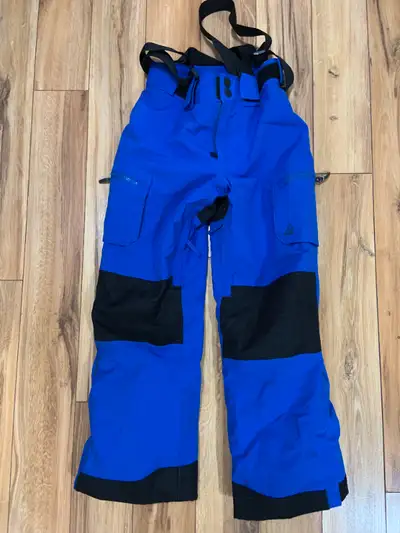 Ripzone Snow pants like new, adjustable waist and shoulder straps. Size Small. Smoke Free/Pet Free h...