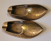 Vintage Beautiful Hand Crafted Brass Shoe Shape Ash Trays