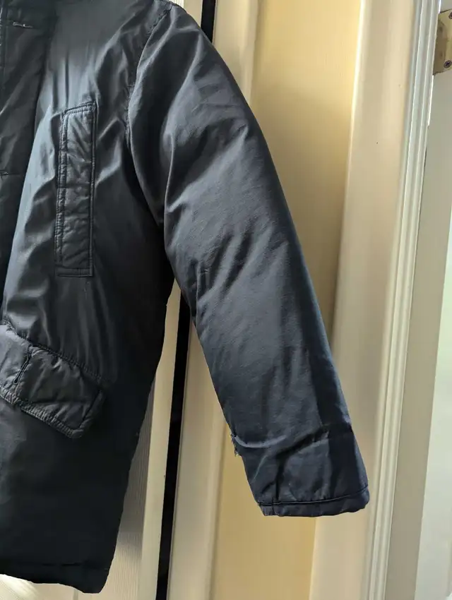 Gap down winter jacket for kids unisex size Large in Kids & Youth in City of Toronto - Image 3