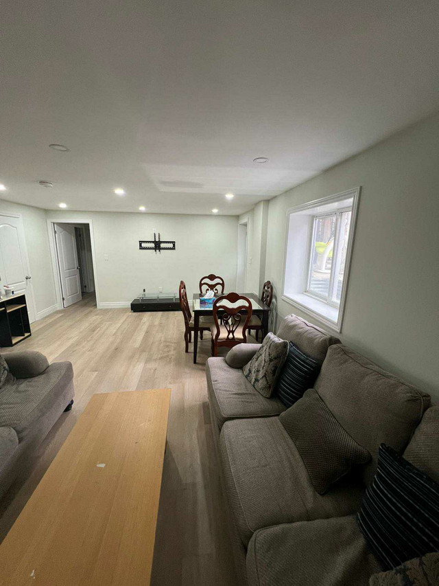 1 Bed 1 Bath - look out  Basement Apartment in Multi-item in Oakville / Halton Region - Image 2