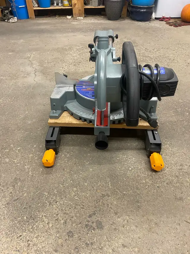 King Canada 10” sliding Miter Saw in Power Tools in Calgary - Image 3