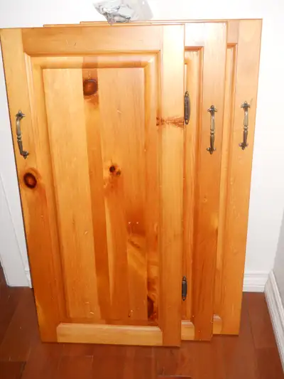 PORTES D'ARMOIRE EN PIN 30 X 15 PO., View more