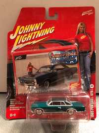 JOHNNY LIGHTNING - 1965 Pontiac GTO (green)