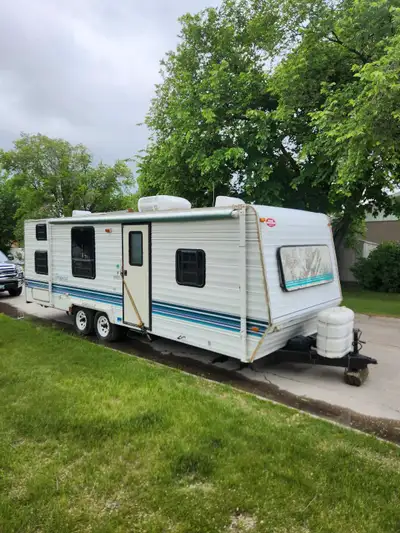If you see this ad, it's for sale - Please don't ask 1996 Gulf Stream Conquest 26 footer Tandem axle...