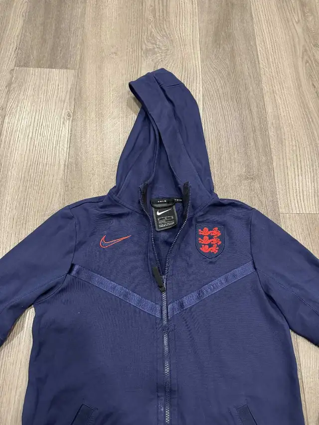 Nike England Soccer Football Zipper Hooded Jacket Youth Size XL in Kids & Youth in City of Toronto - Image 5