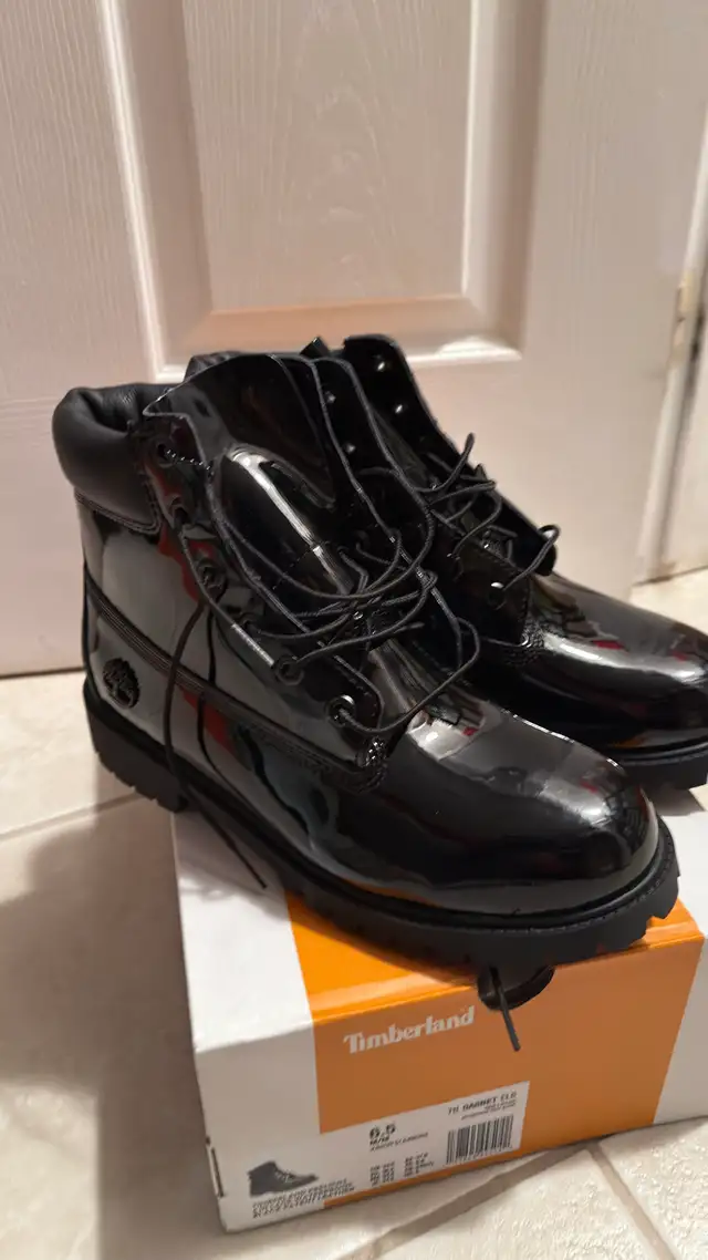 Timberland Boots in Men's Shoes in Markham / York Region - Image 4