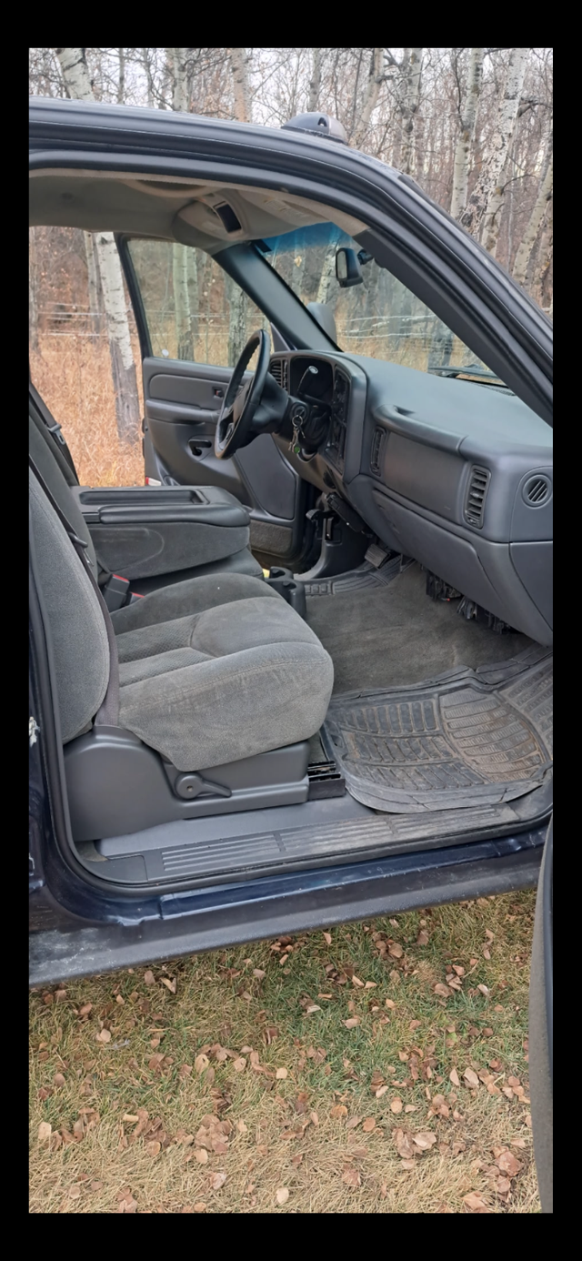 2004 Chevy Duramax LLY 3500 in Cars & Trucks in Red Deer - Image 6