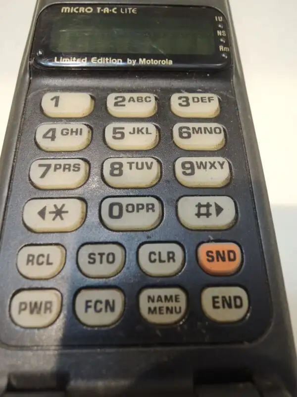 Rare Motorola Cellular Micro TAC Lite Limited Edition Flip F09HR in Other in Grande Prairie - Image 3